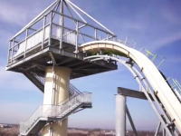 大丈夫なのかこれ。カンザスシティに恐ろしい高さのウォータースライダーが完成する