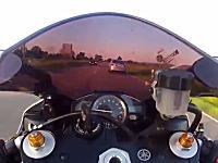 死にかけ心臓バクバク動画。ヤマハYZF-R1で220km/hまで加速したと思ったら