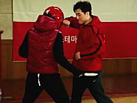 韓国のシステマ（格闘術）マスターによるデモンストレーションがカッコイイ。