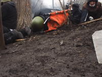 ウクライナの暴動がもはや戦争状態だった動画。カメラの目の前で狙撃されてしまう瞬間