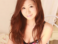 芦和えり 黒のビキニ水着姿でシャワーを浴びながら手足の長いスラッとしたボディラインをセクシーに魅せる