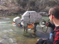 馬鹿すぎるｗｗｗ手作りボートによる川下りレースでボートじゃないヤツが出場ｗｗｗ