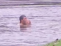 ゴルフで珍事。マレーシア・オープンでスズメバチに襲われたゴルファーが池に飛び込み助かる