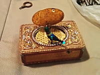 美しい鳴き声。今から200年ほど前に作られた仕掛け笛の音色がすばらしい動画。