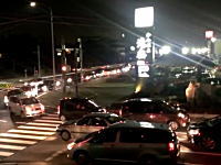 店舗入り口の渋滞にブチギレて鬼クラクション鳴らしまくってるレクサスｗ