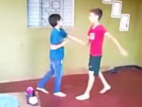 ちょｗｗｗこの兄弟喧嘩でお兄ちゃんが極悪すぎる(((ﾟДﾟ)))マジかよ・・・。
