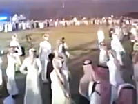 やたらと鉄砲を撃ちたがるアラブの男たちの動画の中でもこれが一番すごいｗ
