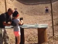 9歳の少女がUziでインストラクターを誤射して死亡させる。の動画がキテタ