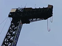 韓国のバンジージャンプで事故。命綱の根元が外れたら意味ないやないか