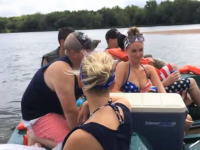 感動的なプロポーズを演出しようとして大失態。言葉を失う友人たちｗ