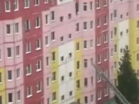 もう少しだったのに。マンション火災ではしご車が間に合わず女性が転落死。