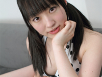 小島麻友美 DVD「初恋エモーション」より、ヒップを突き出したり、腰をくねらせたり