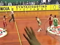 自分のプレイに苛立ってポールに頭突きした選手。脊髄を損傷して車イス生活に。