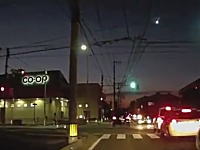 隕石か！？３日午後日本各地で尾を引く隕石のような物体が目撃される。