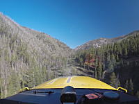 えっ！？そんな所に着陸すんの？という場所に着陸しちゃう軽飛行機のビデオ。