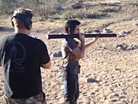 これは危ないｗｗｗ手作りバズーカ―の発射で前にも後ろにもｗｗｗ怪我するぞ。