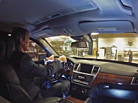 防弾仕様車の性能を証明する為にシャチョさん自らが的になってAK-47で撃たれてみた