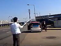 なんだこれｗｗｗ韓国で撮影された交通トラブルの映像が人気に。これはネタだなｗ