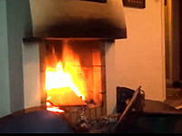 これは酷いｗリビングの暖炉にスプレー缶を入れて爆発させて友人を驚かせてみたｗ