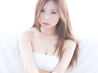 百瀬りりか タイトスカートをまくし上げたり、パンストを脱いでセクシー開脚誘惑アピール