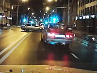 あかんこれは怖すぎる。スリップした対向車が突っ込んできて直進していた車が