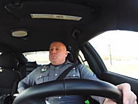 陽気すぎるポリスマンのダッシュカム映像がYouTubeで大人気に。テイラー・スウィフト