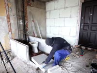 これは面白い。素人たちのマンションリフォーム大作戦120日間の記録を20分間に短縮した映像。