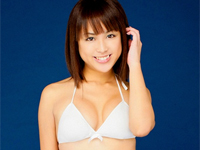 川村あんな 黒のビキニ水着を身につけて巨乳グラマーボディをアピール