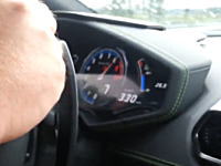 一発で廃車に。高速道路を時速315キロでぶっ飛ばしていたランボルギーニが事故ってしまう瞬間