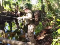 そのロープは体重を支えれるもんじゃないだろｗ川渡りで残念すぎる事になった男性