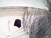 20代前半の2名が死亡。前に続いて曲がろうとした車にトラックが突っ込む事故。コッチからアッチからカメラ。