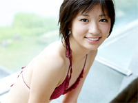 相楽樹 ショートパンツ姿でベッドの上にゴロゴロ寝転がったり、ビキニグラビアショット