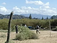 アルゼンチンでサバイバル番組を撮影中にヘリが墜落。金メダリストら10人が死亡する事故の映像。