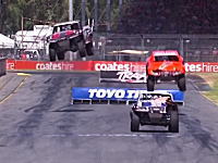 なんだこのレースｗｗｗサーキットにジャンプ台！？スタジアムスーパートラックが熱い！