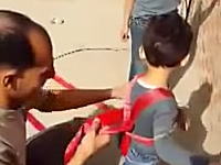 鍵を無くしたら内側から開ければいい！屋上から息子を吊るして帰宅に成功！頭いい！