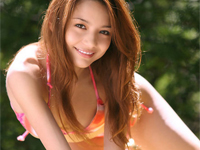 柚木ティナ ビーチでトップレス、ビキニ脱いでヌーディストビーチに