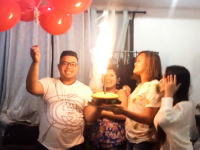 危険なハプニング。お誕生日会でケーキの花火が風船に引火してしまい・・・。