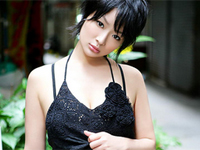 佐藤和沙 巨乳背筋でぷにぷにつぶれ乳