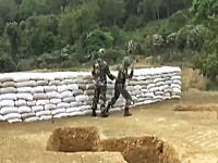 またかよｗ中国軍の手榴弾投げ訓練で投げた手榴弾が何故か真横に落ちる事故。