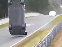 ニュル北でGT-Rがぶっ飛んで観客が死亡した事故の別角度の映像が来てました。