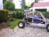 ロープの位置が高すぎるだろ。バギーで庭の木を引っこ抜こうとしてｗ