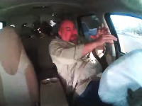 衝撃の瞬間。この運転手は生きた心地がしなかっただろうな。追突され押し出された所に対向車が！