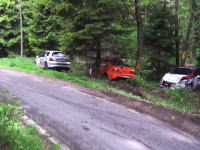 ラリーカーほいほい。同じ場所に何台もの車が突っ込んでくる。多すぎて途中で数えるのを止めたｗ