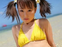 森山花奈 黄緑のビキニ水着を着て味のりキャッチ