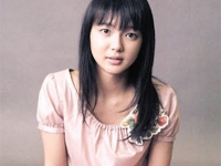 多部未華子 はにかみ笑顔を魅せたグラビアショット