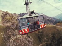 色々とあぶねえ。動いているゴンドラに空から飛びこむという挑戦。無茶しすぎｗ