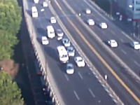 交通事故の瞬間って上から見ると結構面白いかも。8台くらいが絡む多重追突。