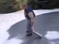 外人のセンスに嫉妬する。凍った坂道で転倒したおっさんでニルヴァーナが大人気にｗ