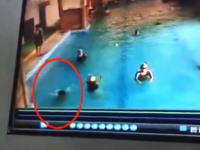 すぐ近くで子供が溺れているのに誰も気づかない。溺れて力尽きて沈んでからやっと救助される。