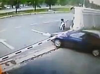 ざまあｗｗｗ自動車泥棒がゲートを無理やりこじ開けて逃走したと思ったらｗ